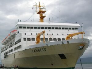 KM Lambelu Dikarantina di Pelabuhan Makassar