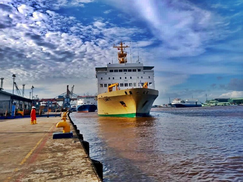 jadwal tiket kapal laut pelni km lawit 2022 semarang pontianak
