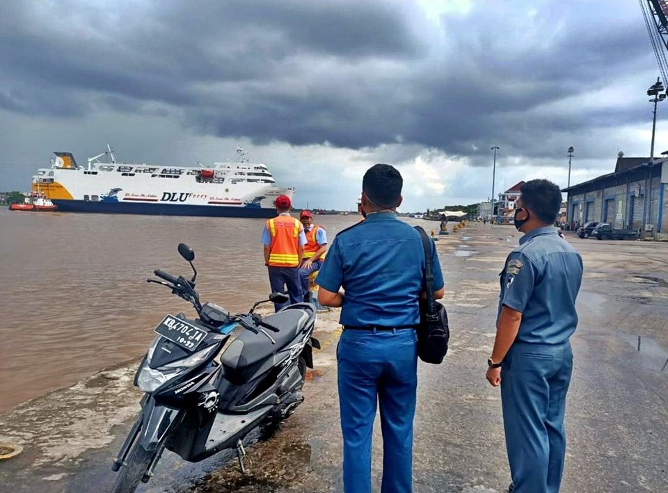 km dharma kartika vii - jadwak kapal laut april pontianak 2021