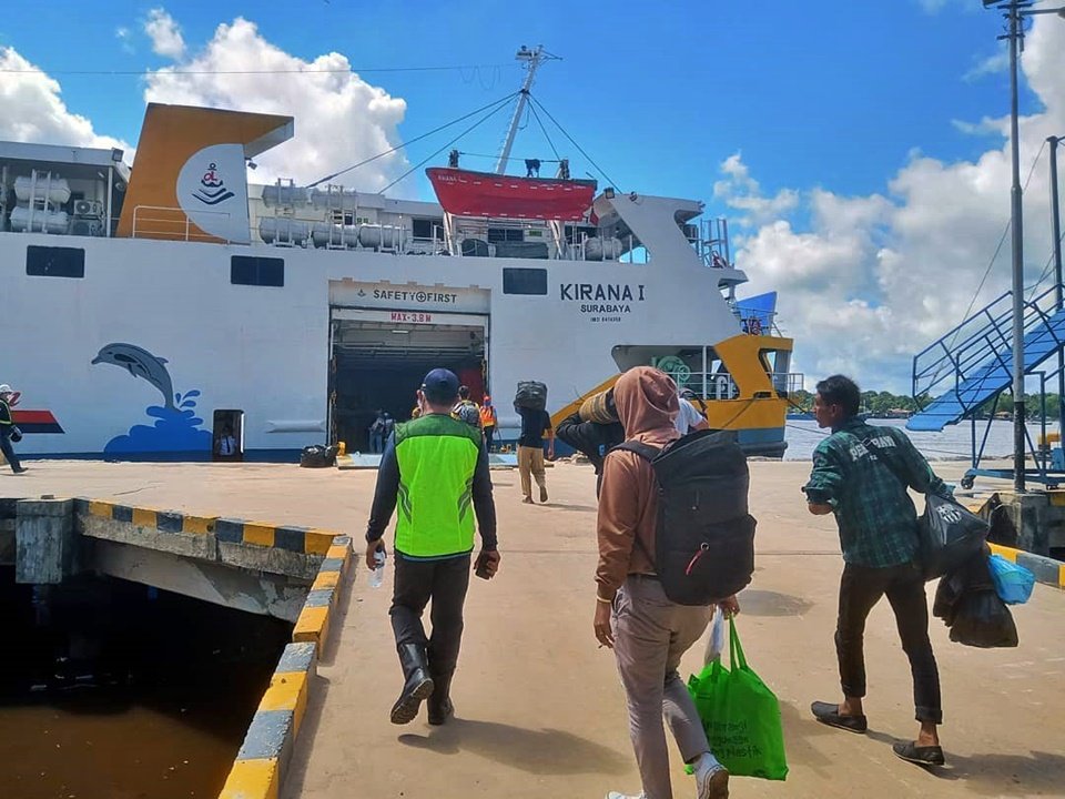 jadwal kapal laut sampit km kirana i
