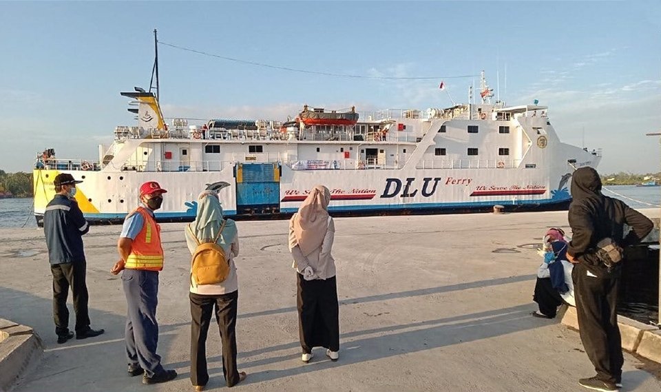 km dharma ferry ii - jadwal kapal laut ketapang semarang